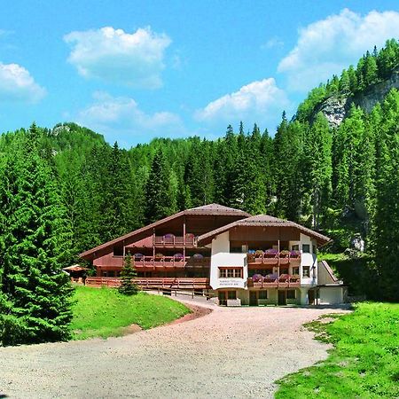 Hotel Villetta Maria Cottage Canazei Eksteriør billede
