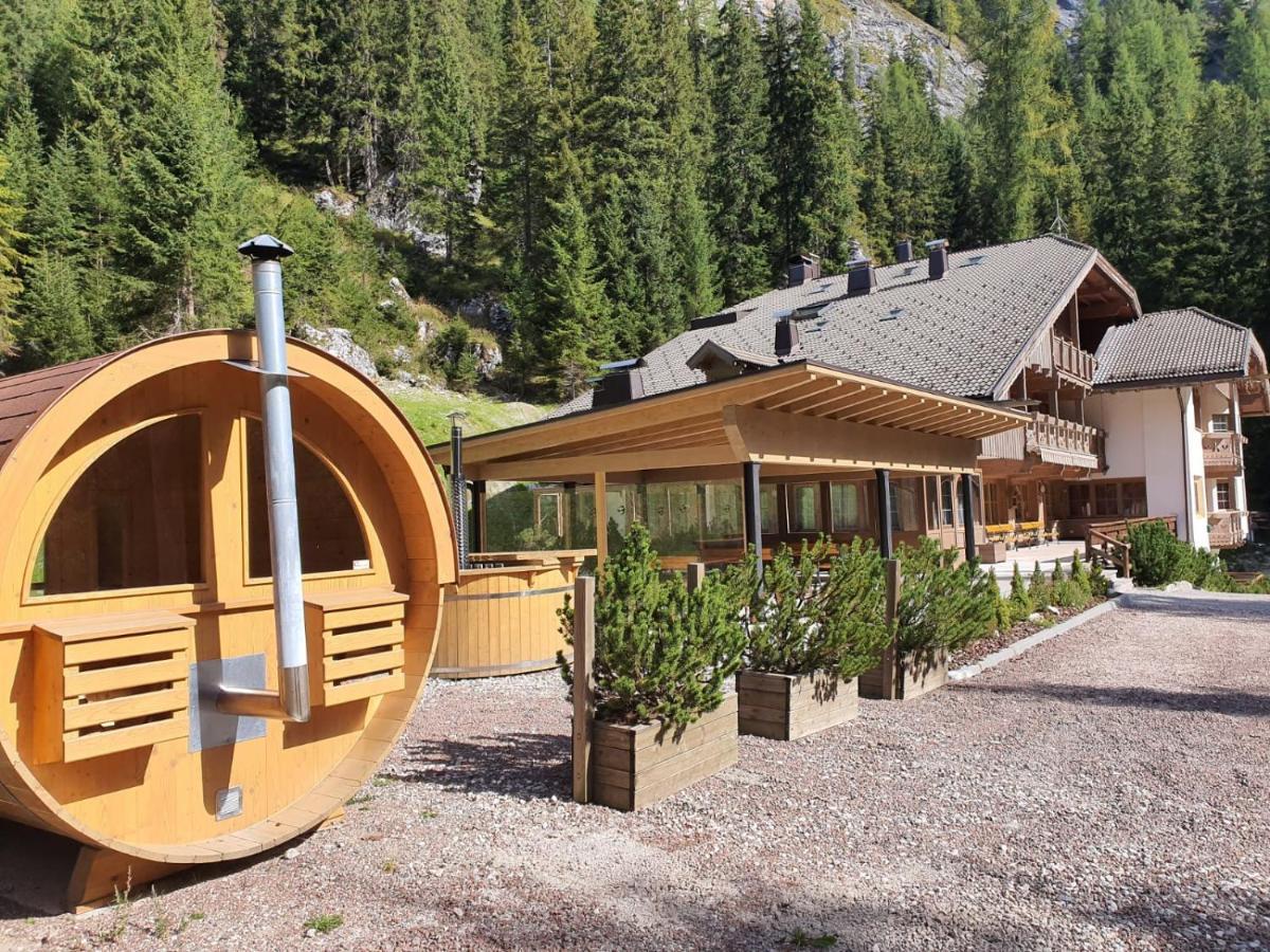 Hotel Villetta Maria Cottage Canazei Eksteriør billede