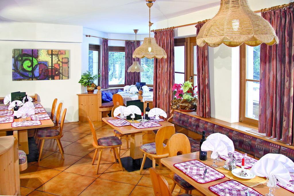 Hotel Villetta Maria Cottage Canazei Eksteriør billede