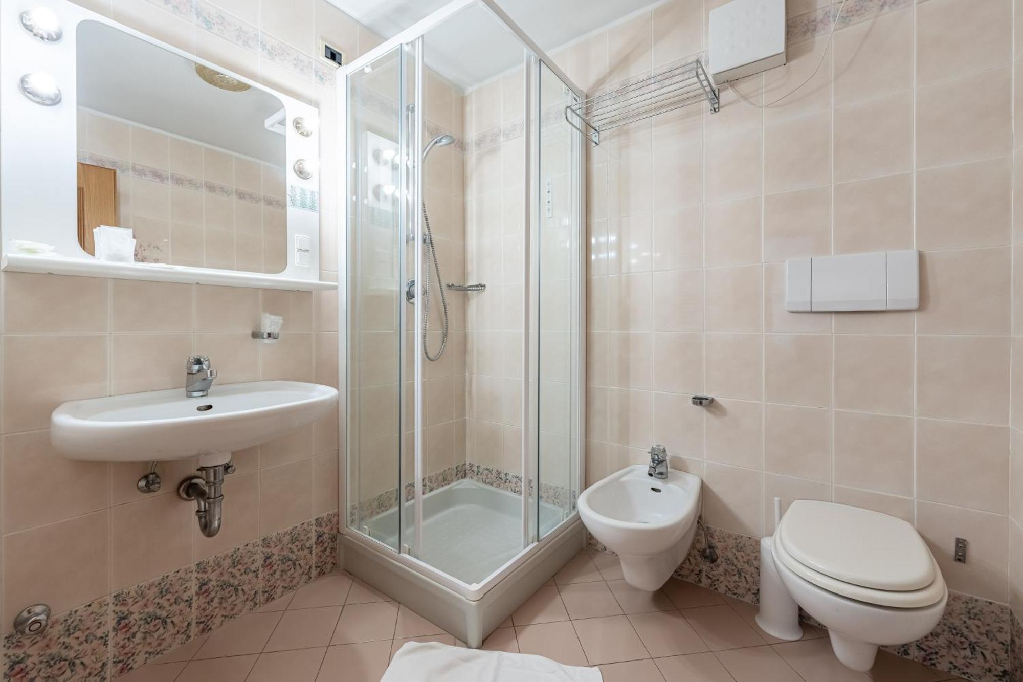 Hotel Villetta Maria Cottage Canazei Eksteriør billede