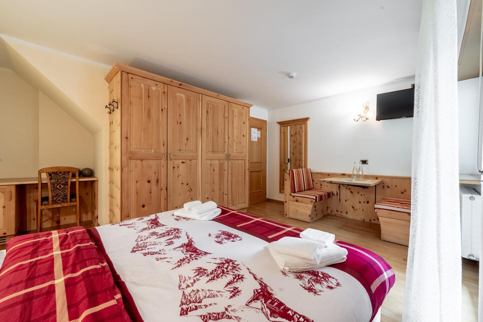 Hotel Villetta Maria Cottage Canazei Eksteriør billede