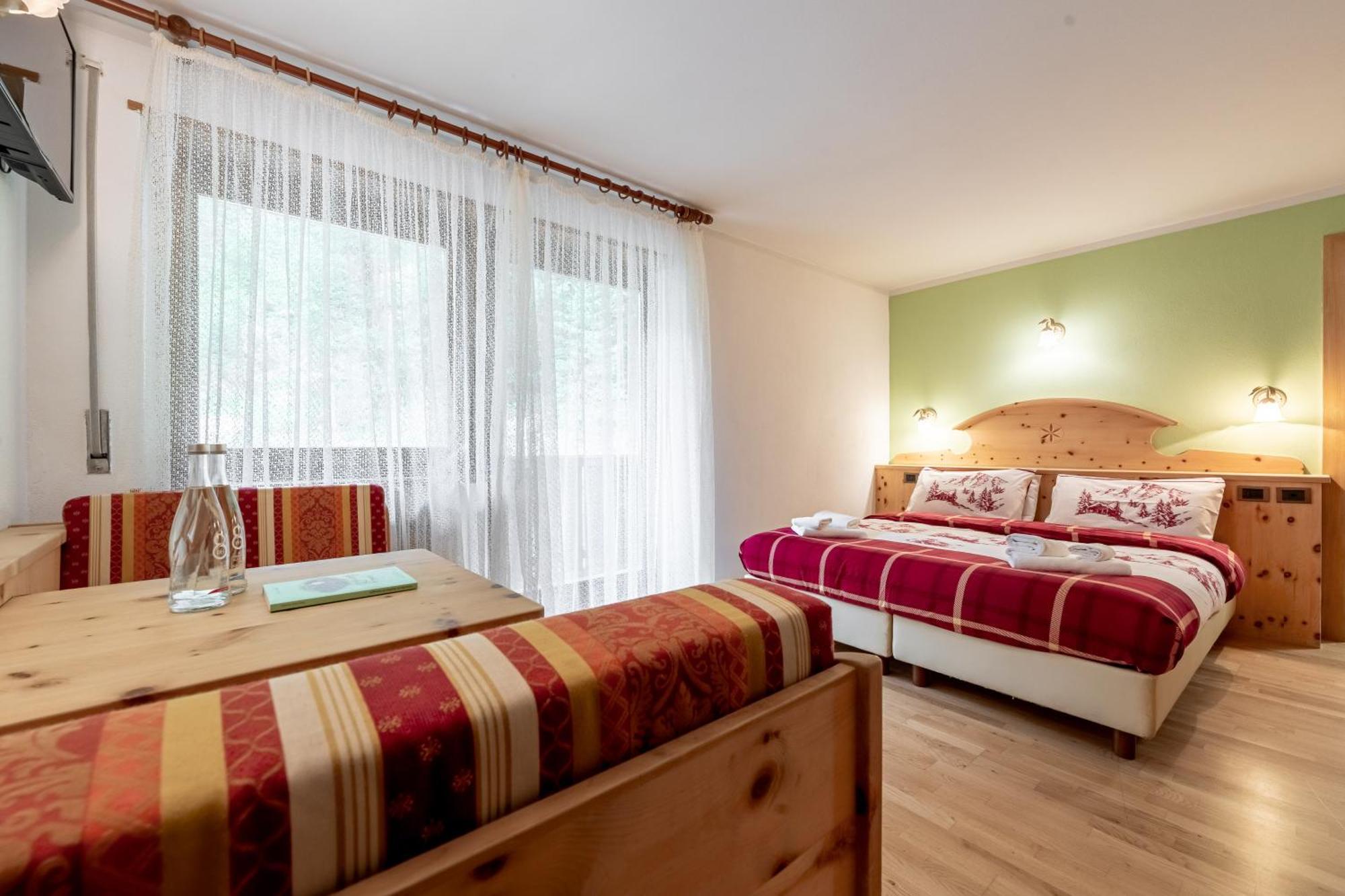 Hotel Villetta Maria Cottage Canazei Eksteriør billede