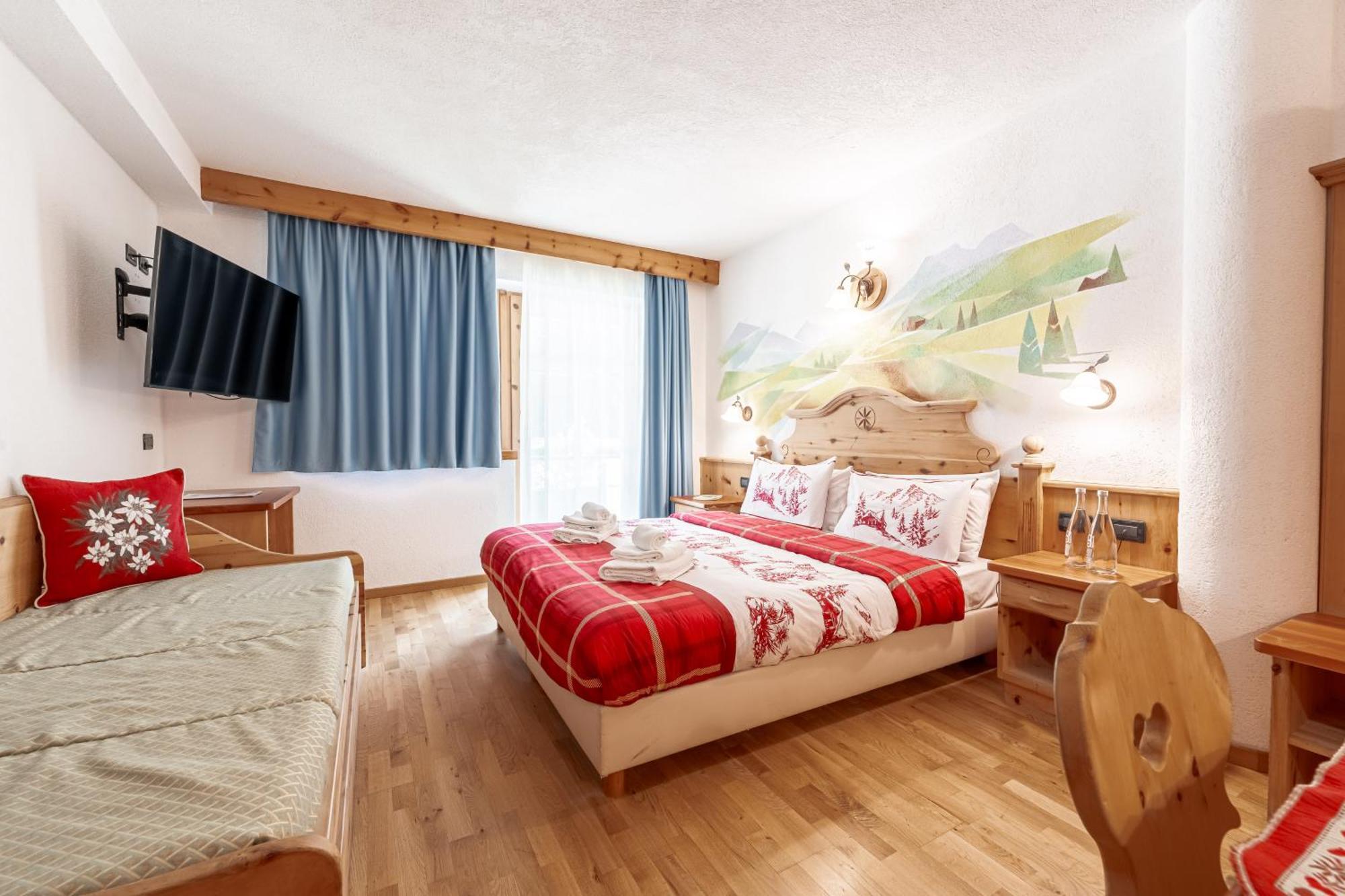 Hotel Villetta Maria Cottage Canazei Eksteriør billede