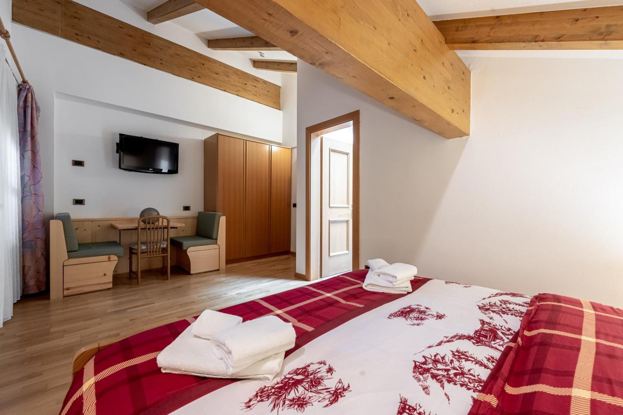 Hotel Villetta Maria Cottage Canazei Eksteriør billede