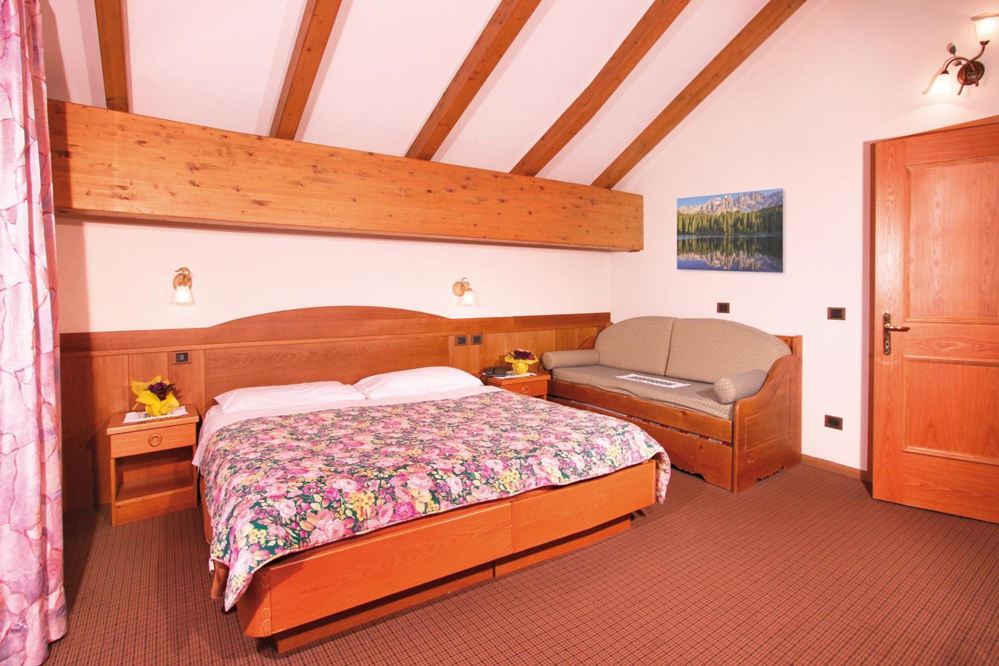 Hotel Villetta Maria Cottage Canazei Eksteriør billede