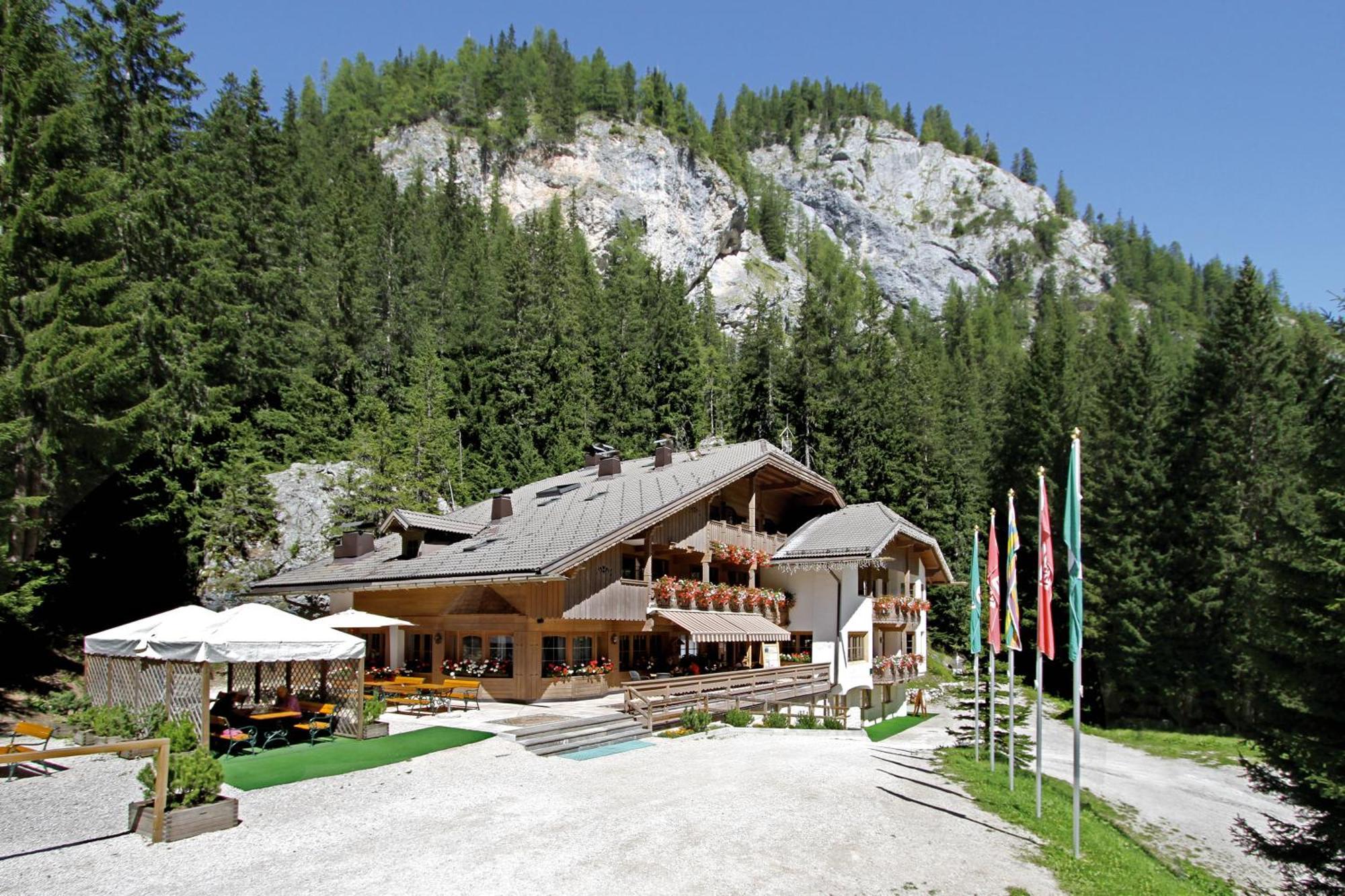 Hotel Villetta Maria Cottage Canazei Eksteriør billede