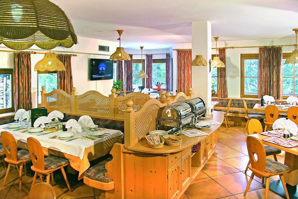 Hotel Villetta Maria Cottage Canazei Eksteriør billede