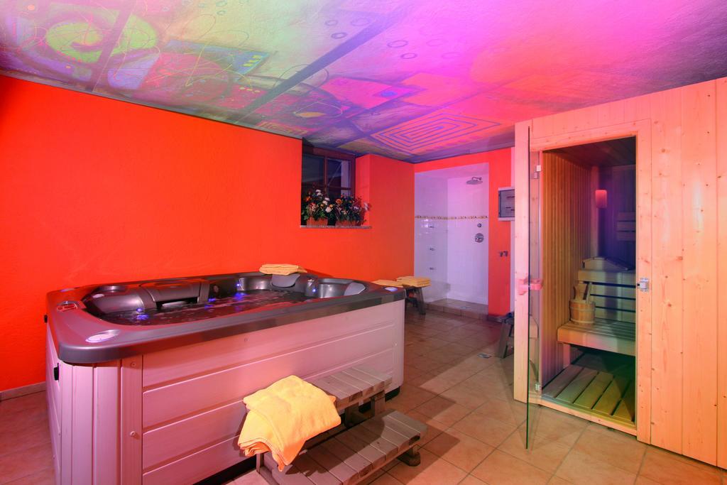 Hotel Villetta Maria Cottage Canazei Eksteriør billede