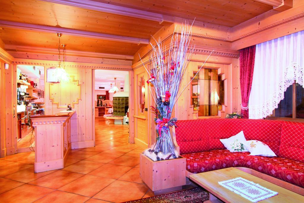 Hotel Villetta Maria Cottage Canazei Eksteriør billede